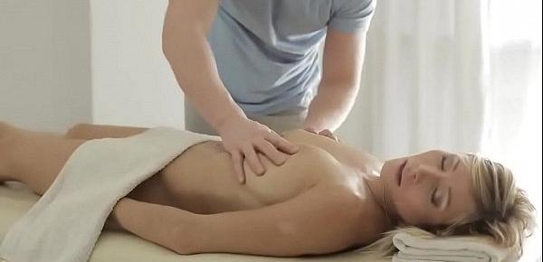  MILF gets a massage and decides she wants a little bit more....(Massage   Facial Therapy)